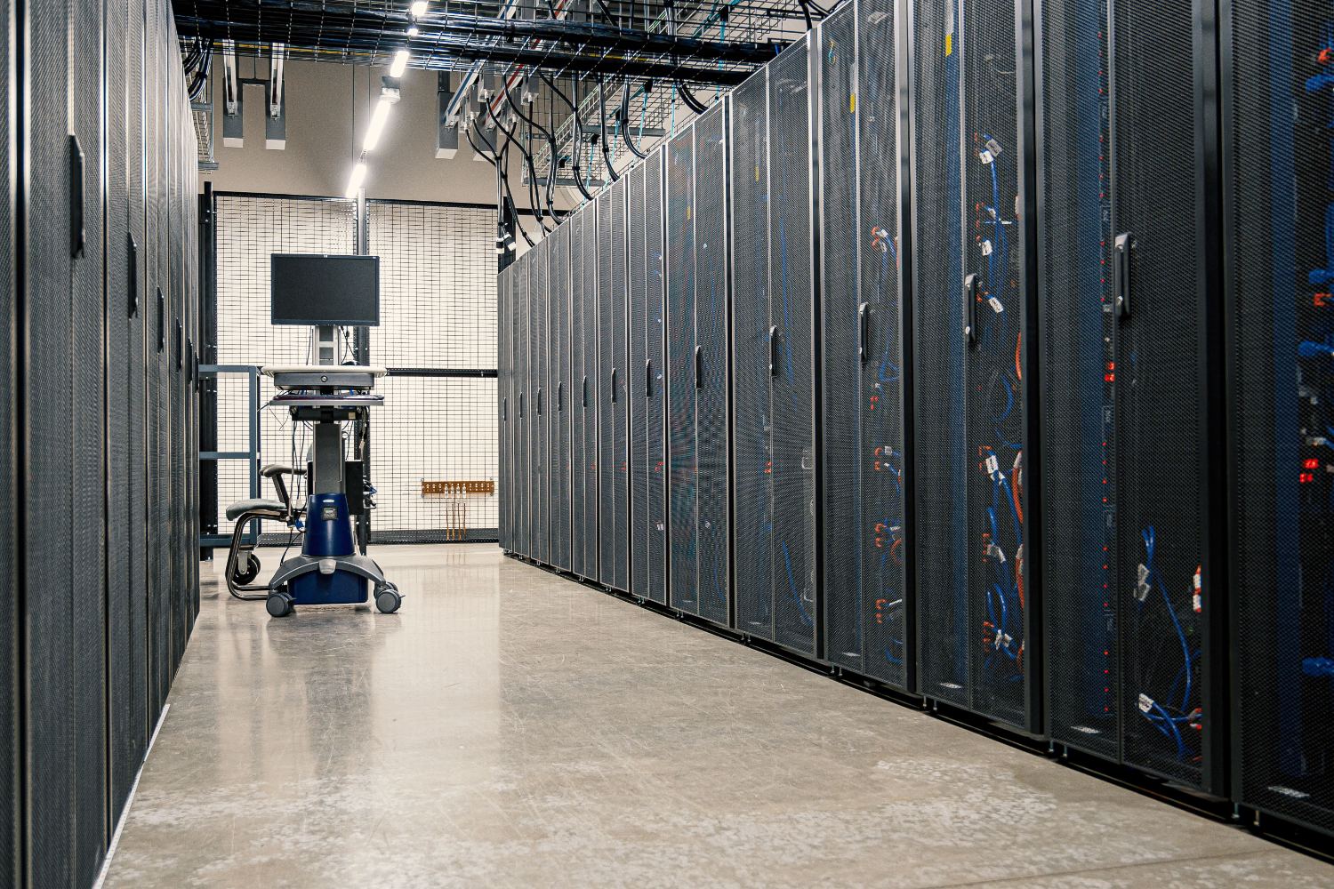 A server hall lined with racks in a datacentre